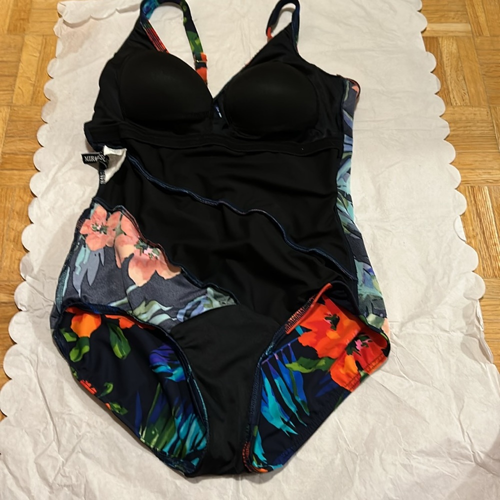 Miraclesuit - Picture 5 of 10